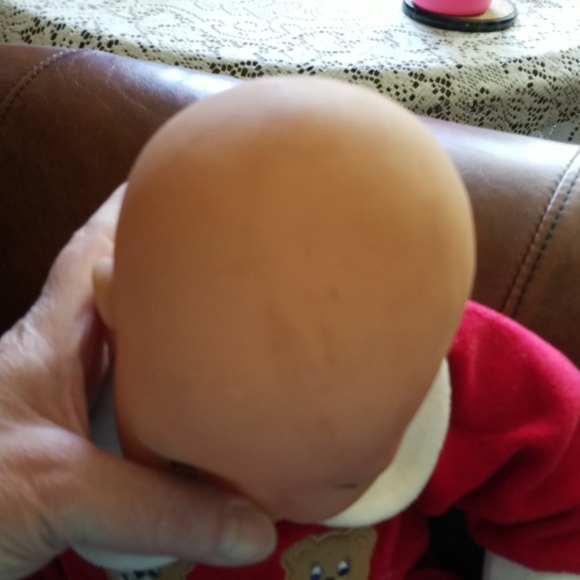 Lifelike baby doll - Picture 3 of 3